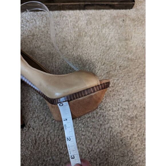 L.A.M.B platform peep toe stilettos sz 7 tan and gold leather euc - Picture 6 of 6